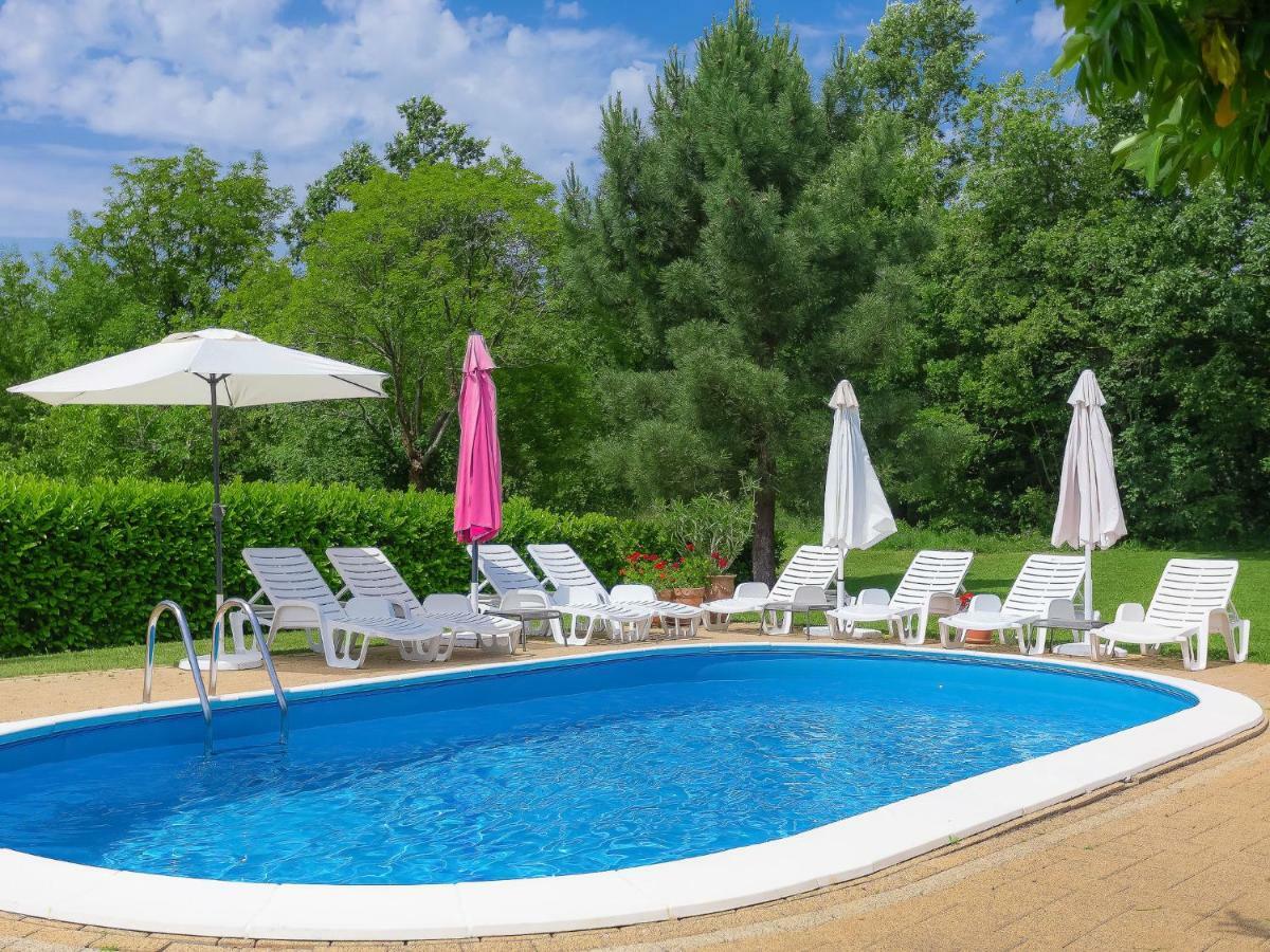 Holiday Home Lucija Vinež Exterior foto